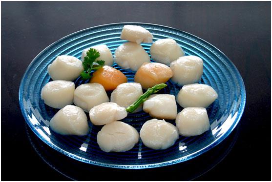 Frozen bay scallop meat with water retention
